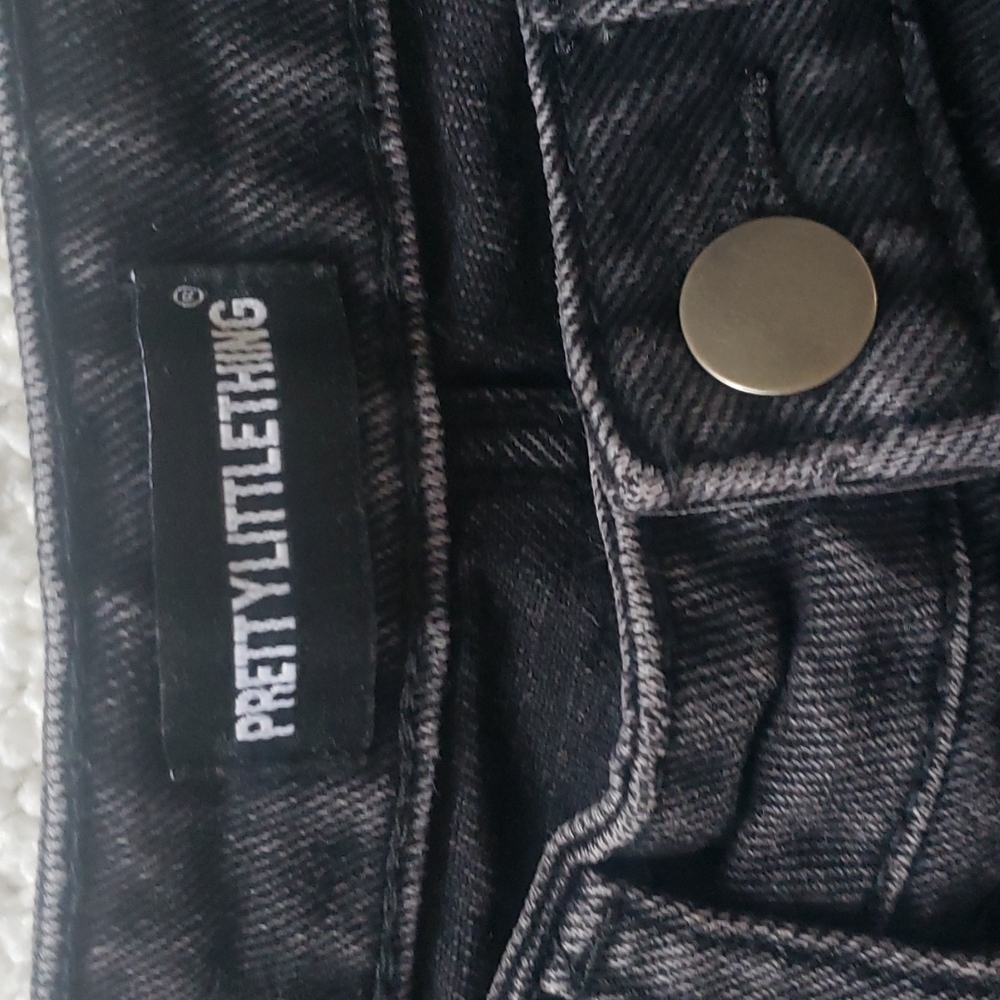 NWT PrettyLittleThing High Rise Short - Picture 3 of 6